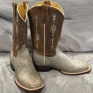 NWOT Roper women’s cowgirl boots. Brand new 
Western arrows python turquoise